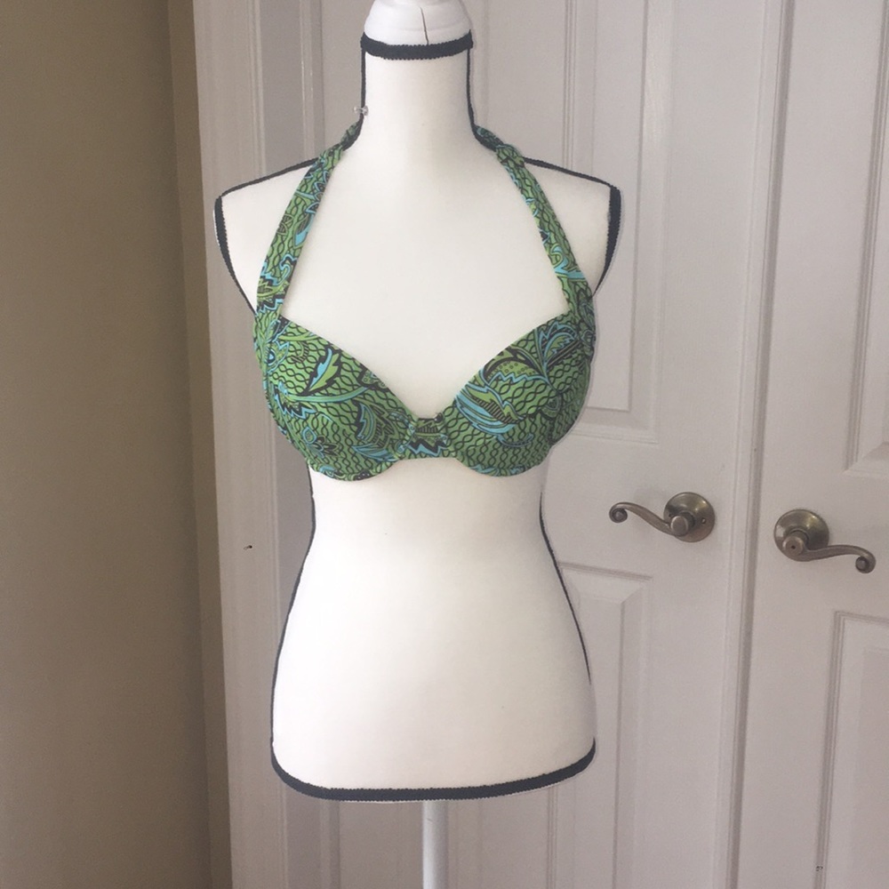 Victoria’s Secret string bikini set.